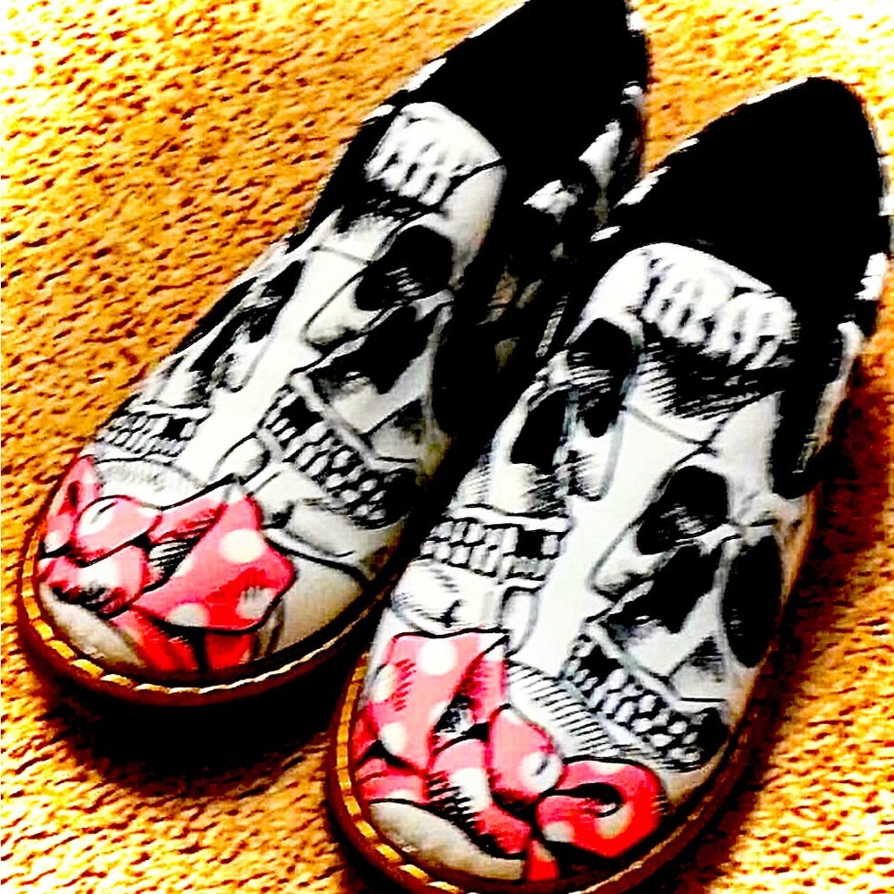 Skull not Dr. Martens-womens 11